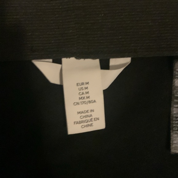 H&M black mini skirt with side slit - Picture 5 of 5